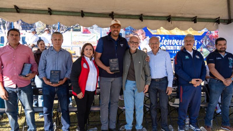 Gustavo AyonEsta mañana en la capital del estado, junto a mi esposa Estefanía Carrillo, asistí a la Universidad Autónoma de Nayarit para el arranque del Torneo Regional Nayarit 2025 del Sindicato Nacional de Trabajadores del Seguro Social.