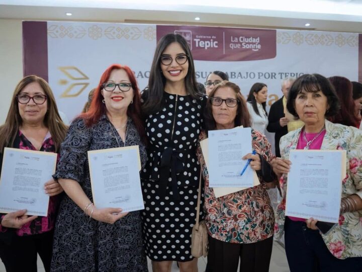 Gobierno de TepicSe jubilan 50 trabajadores de Tepic; Geraldine les reconoce sus décadas de servicio