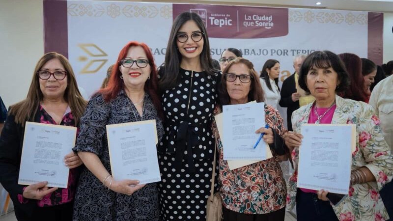 Gobierno de TepicSe jubilan 50 trabajadores de Tepic; Geraldine les reconoce sus décadas de servicio