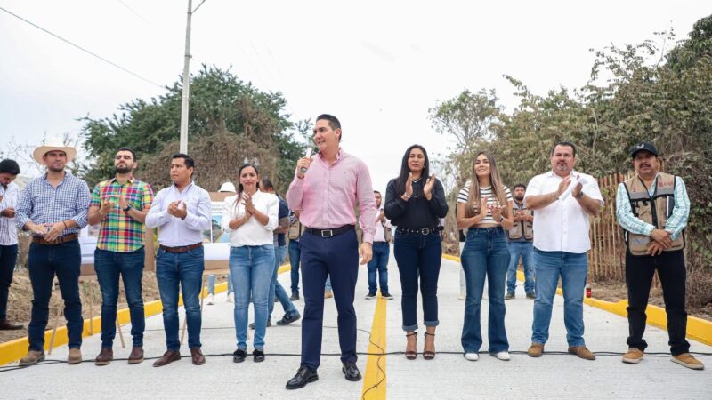 Gobierno de Bahía de BanderasHector SantanaObras de calidad estamos haciendo en Bahía de Banderas en estos primeros 5 meses, casi 60 obras que van a durar para toda la vida no de chapopote solo para la foto, que en la siguiente temporada de lluvias se lleve el chapopote y queden los baches☑️☑️ hagamos las cosas bien hechas, el pueblo quiere resultados y no problemas⭐️