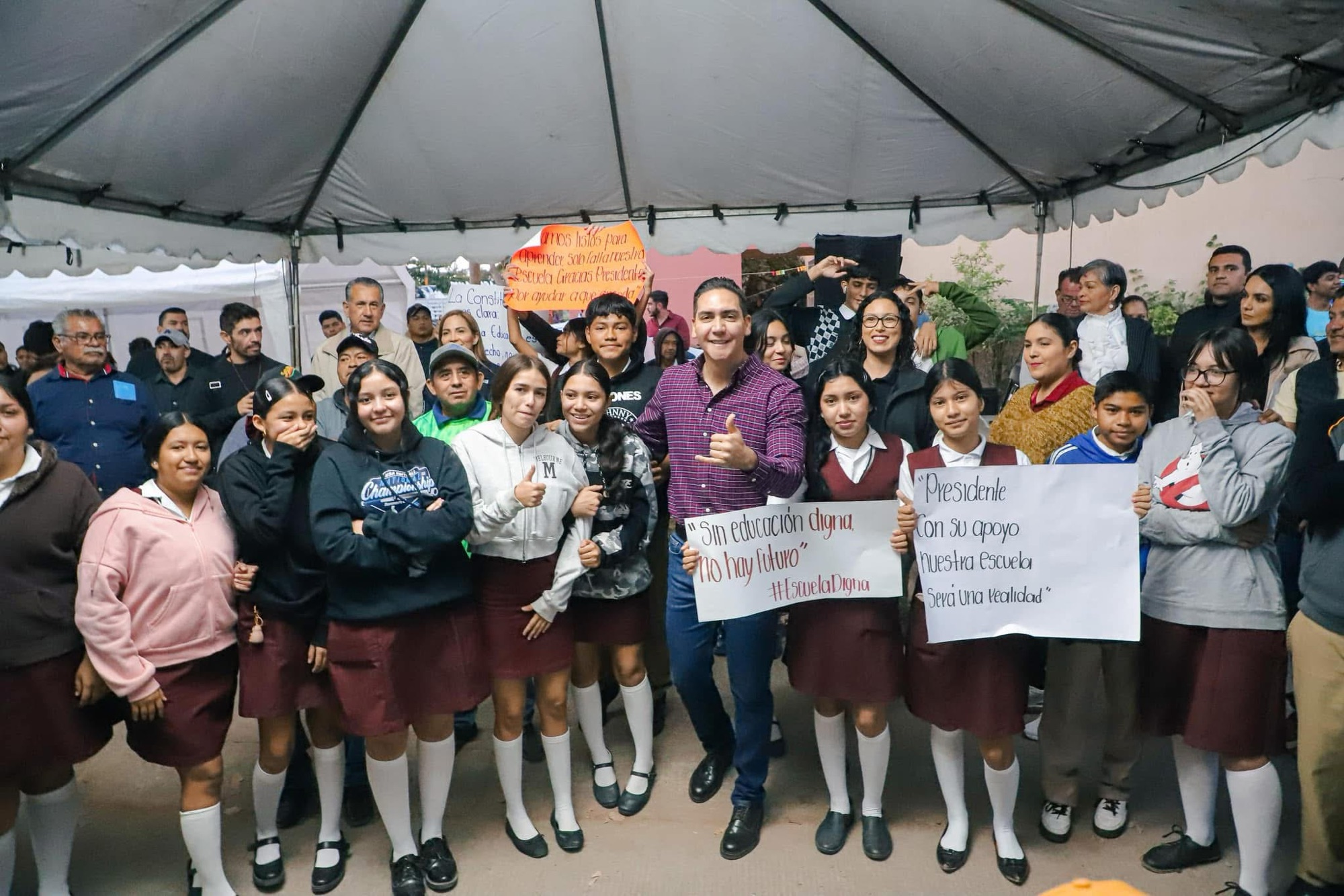 Con cercanía y resultados, Hector Santana lidera Audiencia Pública en Valle Marlin
