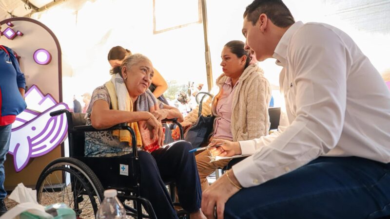 “El pueblo merece el mejor gobierno”: Hector Santana encabeza la Audiencia Ciudadana número 20 en San Vicente del MarGobierno de Bahía de BanderasEl Presidente Municipal de Bahía de Banderas, Héctor Santana, encabezó este lunes 3 de marzo la Audiencia Ciudadana número 20 de su administración, reafirmando su compromiso con la atención directa a la ciudadanía. La jornada se llevó a cabo en la Unidad Deportiva de San Vicente del Mar, donde funcionarios de las distintas dependencias agilizaron la respuesta a las peticiones de la población.