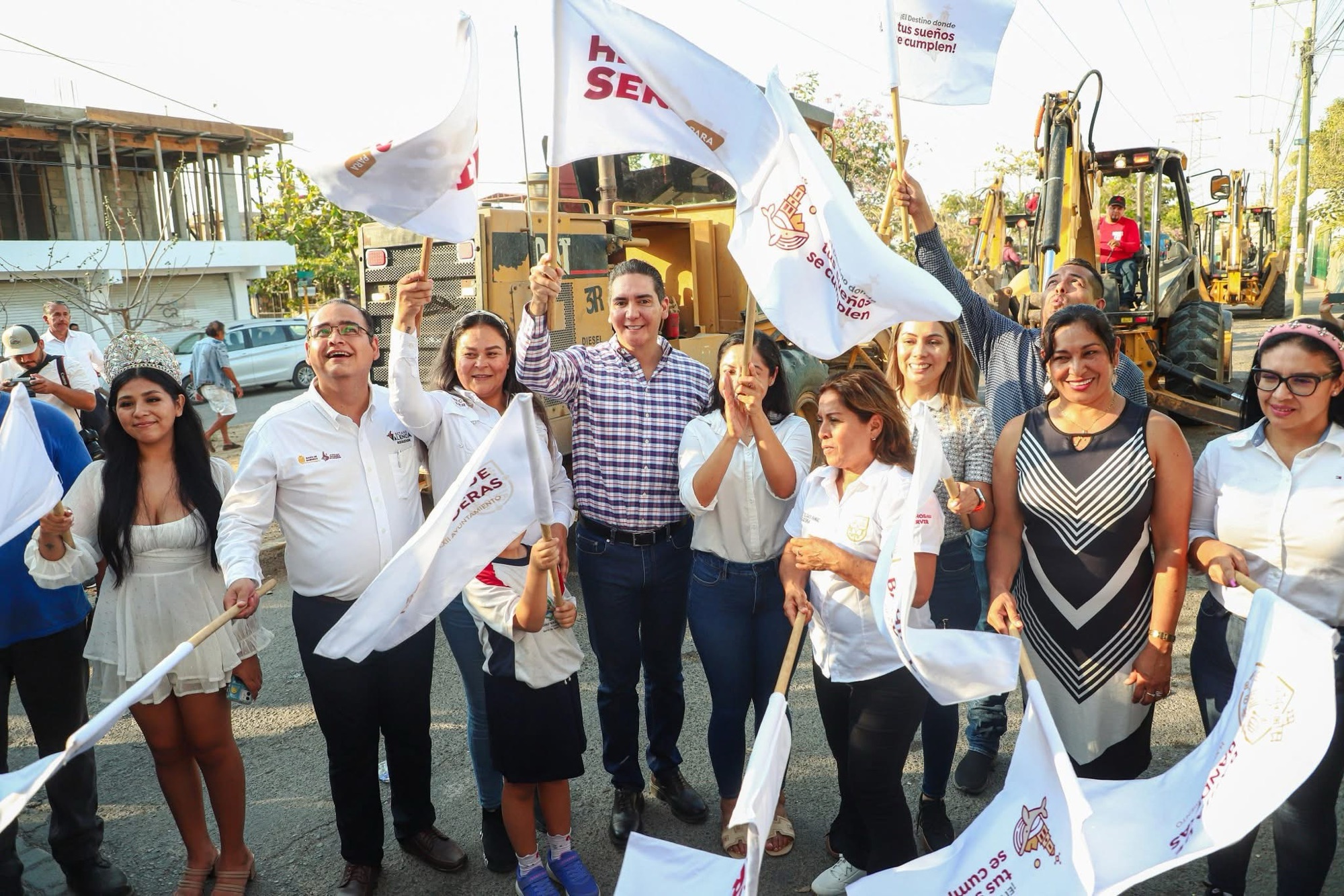 “Venimos a regresarle la dignidad a Valle Dorado”: Hector Santana inicia pavimentación de calle Valle de México